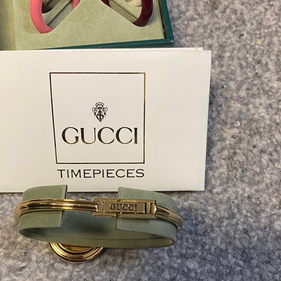 Gucci Women's Watch with Colorful Bezels - Picture 2 of 5
